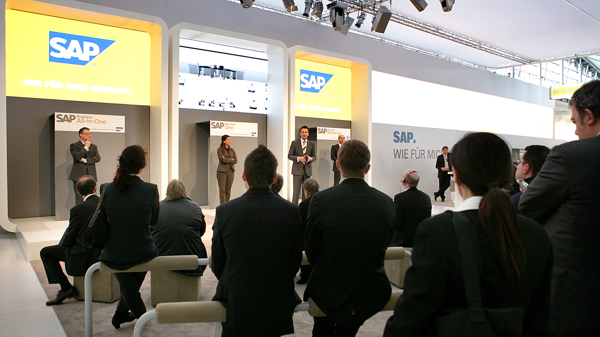 SAP - Vierstufiges Kommunikationskonzept zur Lead Generierung - Stufe 2: Bühnen-Personas stellen typische Ausgangslagen vor