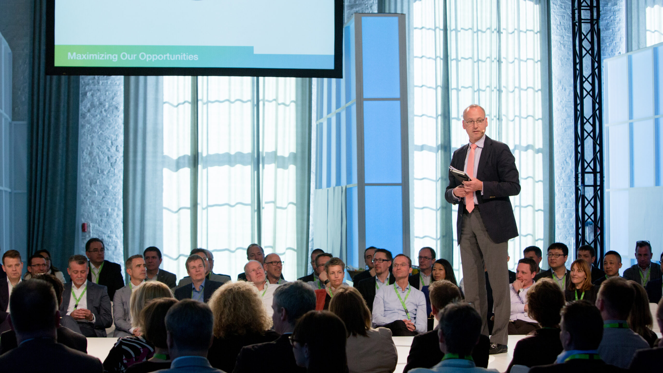 BAYER Leadership Conference - Impuls für den Vorstand - und ehrliche Antworten in emotionaler, direkter Nähe mitten im Teilnehmerkreis